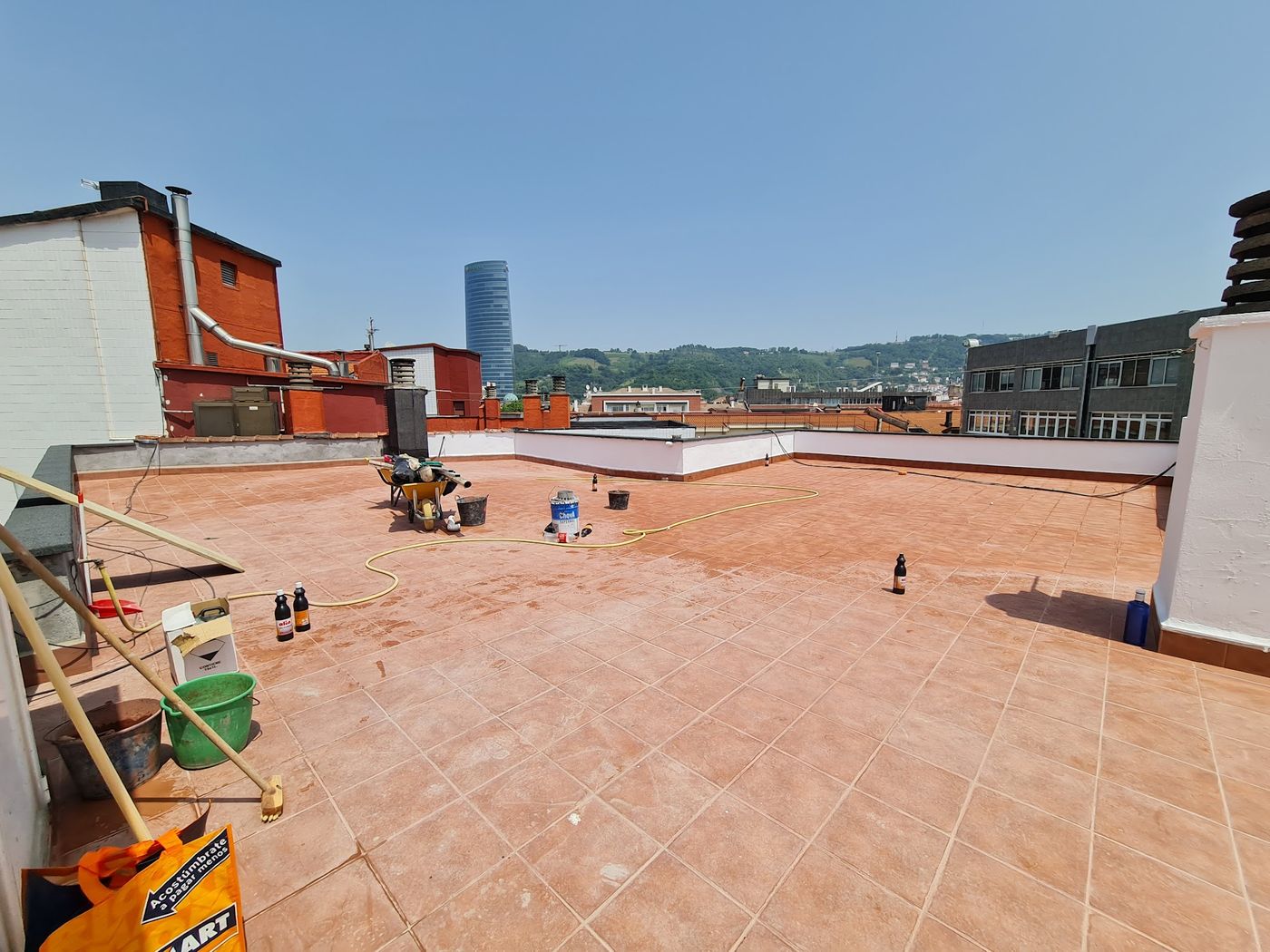Terraza impermeabilizada con Bilbao al fondo