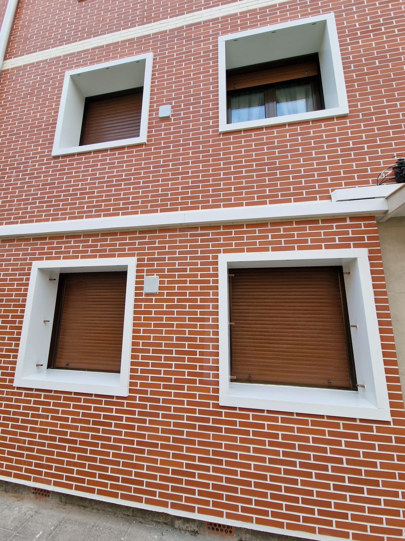 Fachada de caravista con ventanas nuevas